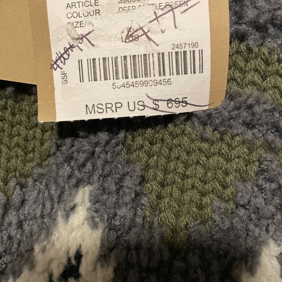 COPY - NWT Burberry Sweater Large - Picture 4 of 7